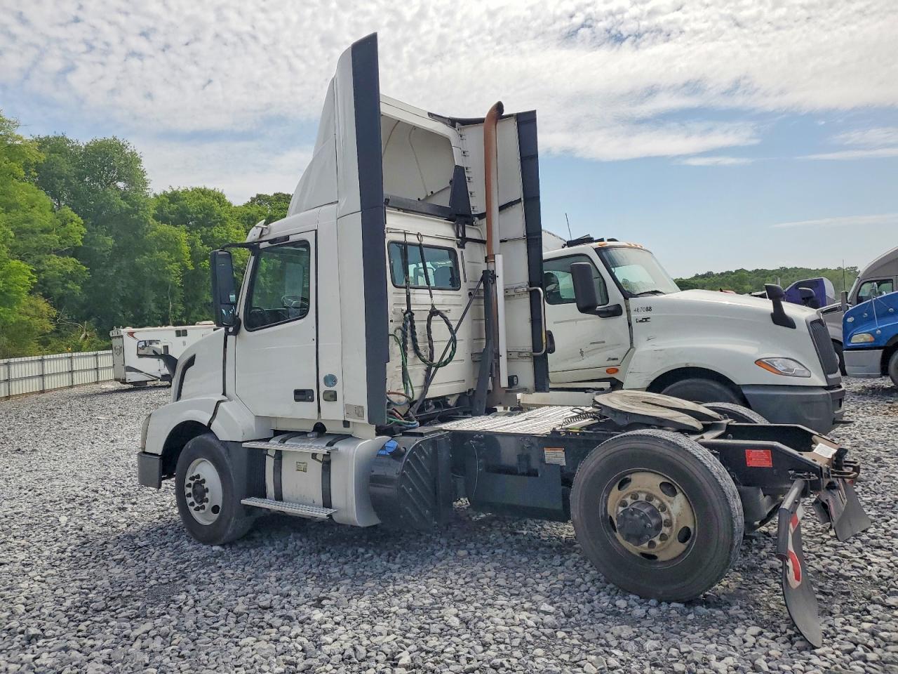 2017 Volvo VNL Semi Truck