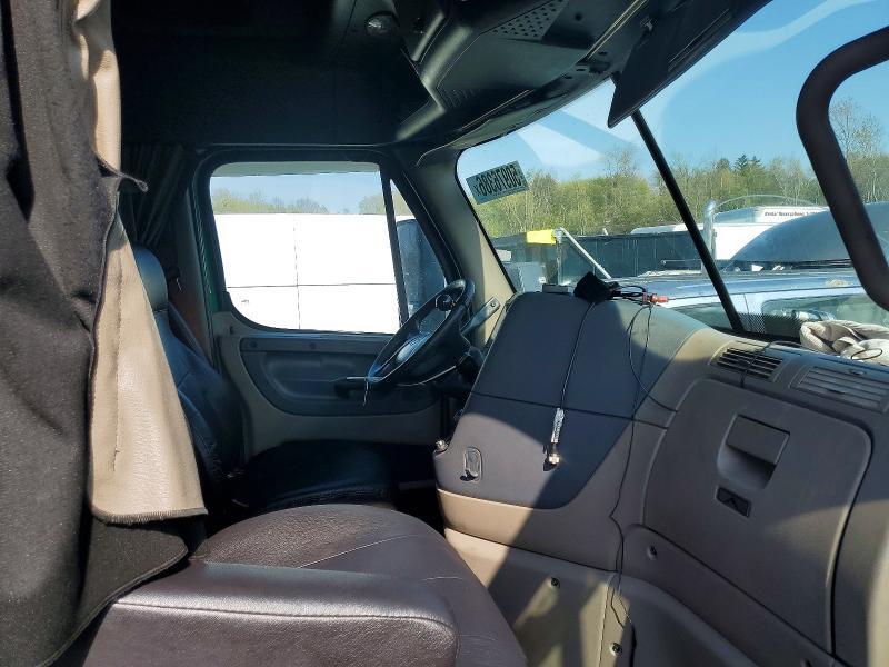 2016 Freigliner 2016 Freightliner Cascadia 125 Semi Truck