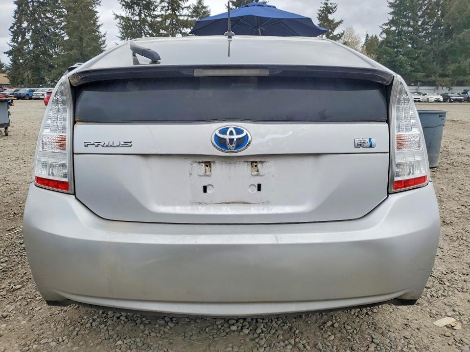 2010 Toyota Prius iii