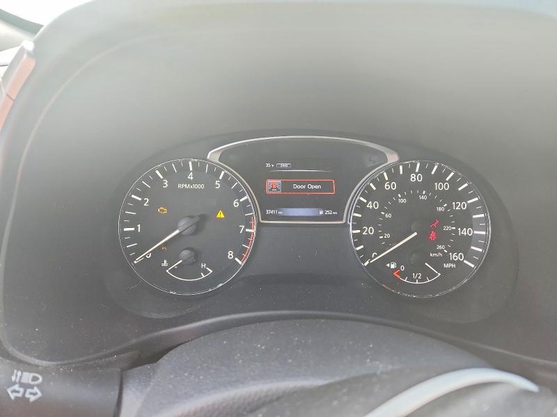 2016 Nissan Pathfinder sv