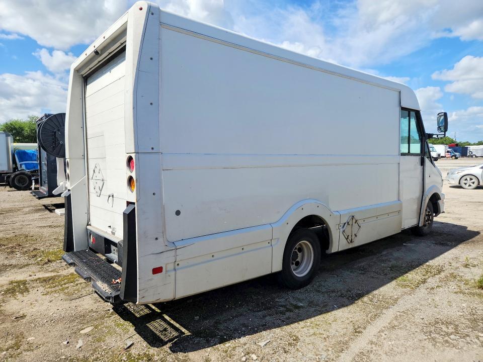 2013 Isuzu NPR Delivery Truck