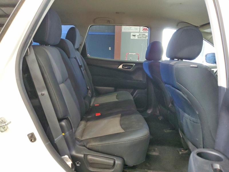 2017 Nissan Pathfinder sv