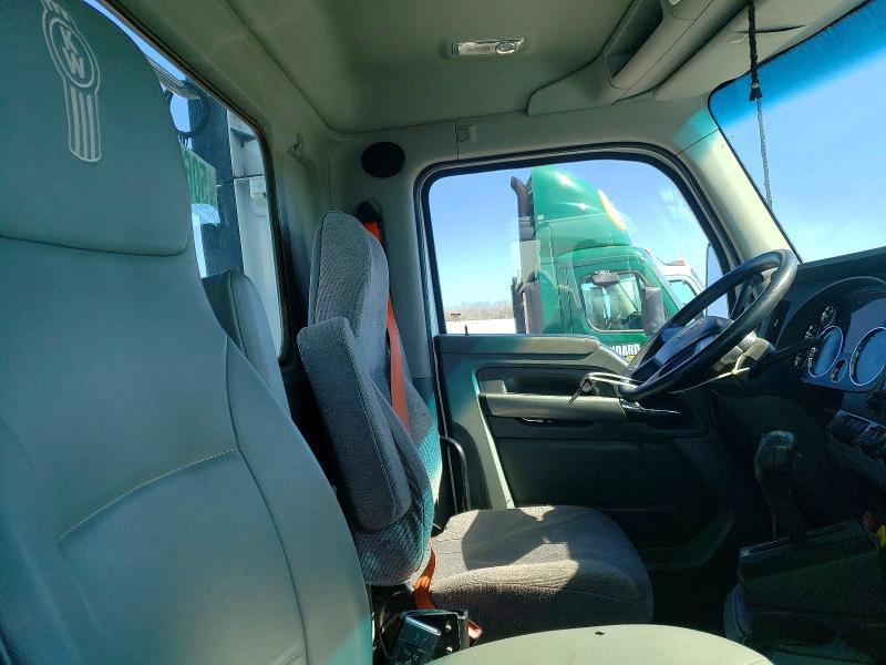 2014 Kenworth T680 Semi Truck