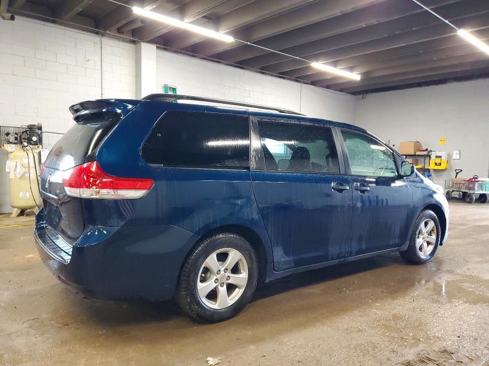 2011 Toyota Sienna le