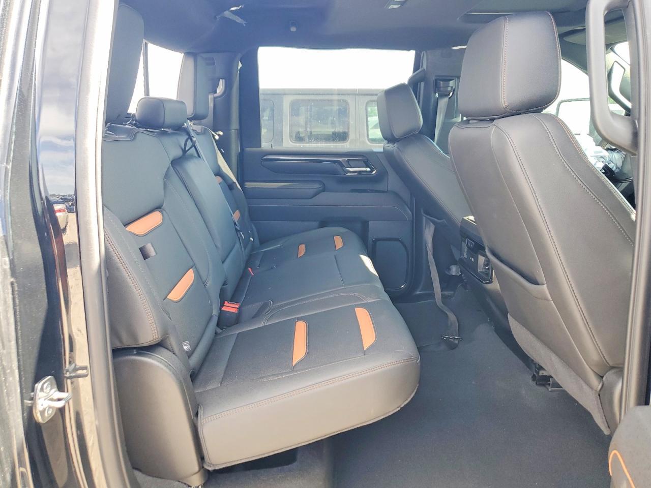 2025 GMC Sierra K2500 AT4