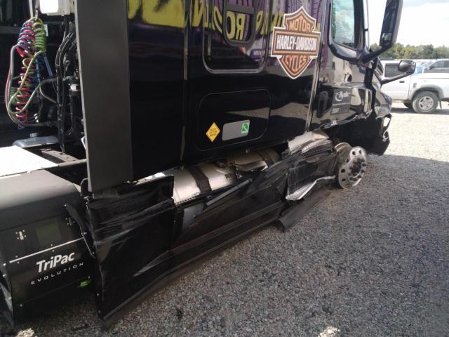 2021 Freightliner Cascadia 126