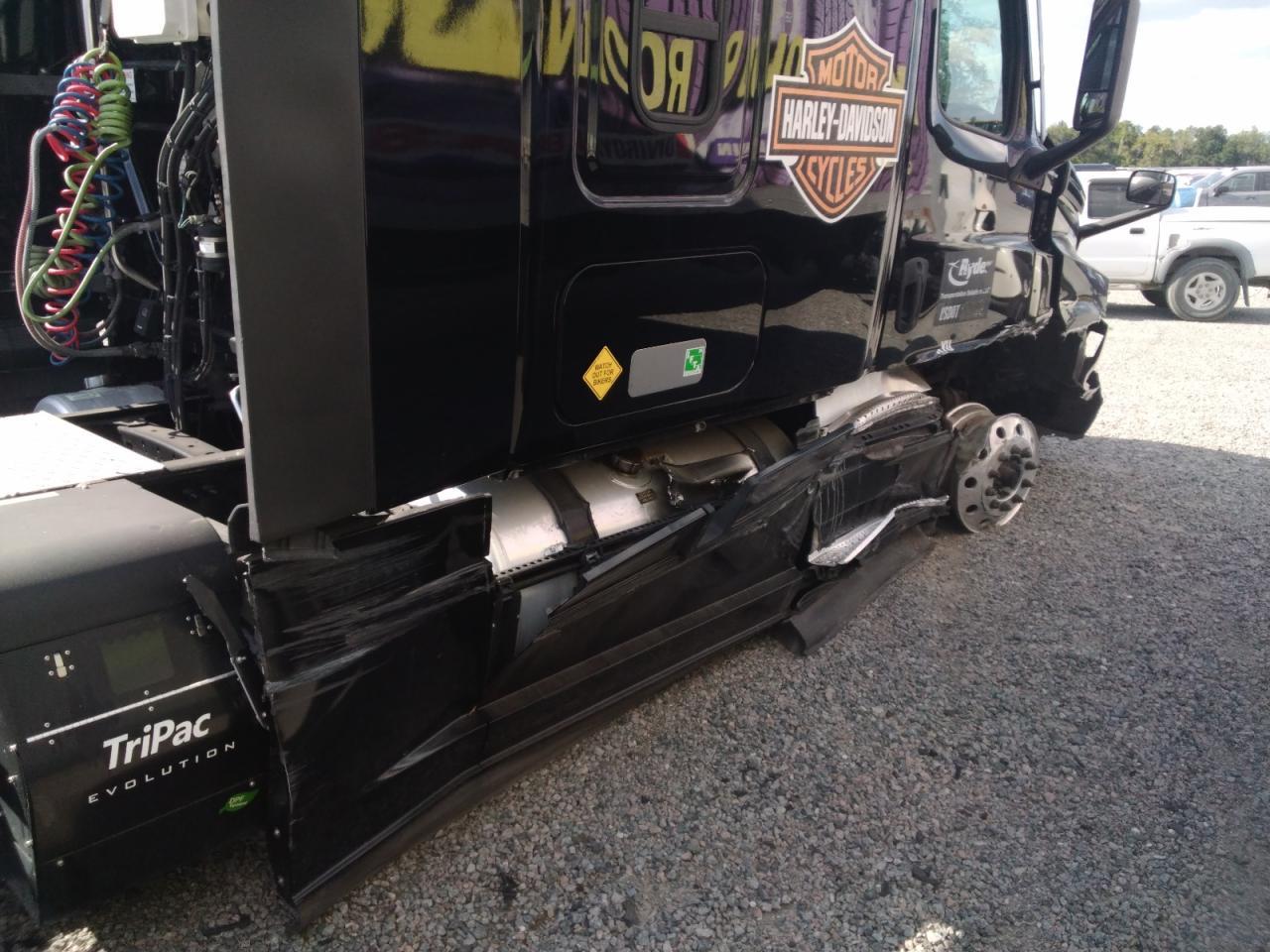 2021 Freightliner Cascadia 126