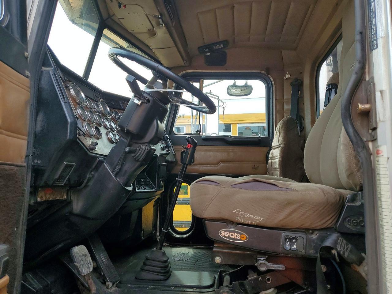 2000 Peterbilt 378 Semi Truck