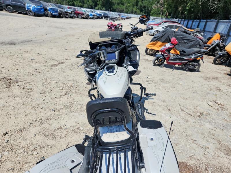 2020 Indian Motorcycle Co. Challenger Dark Horse