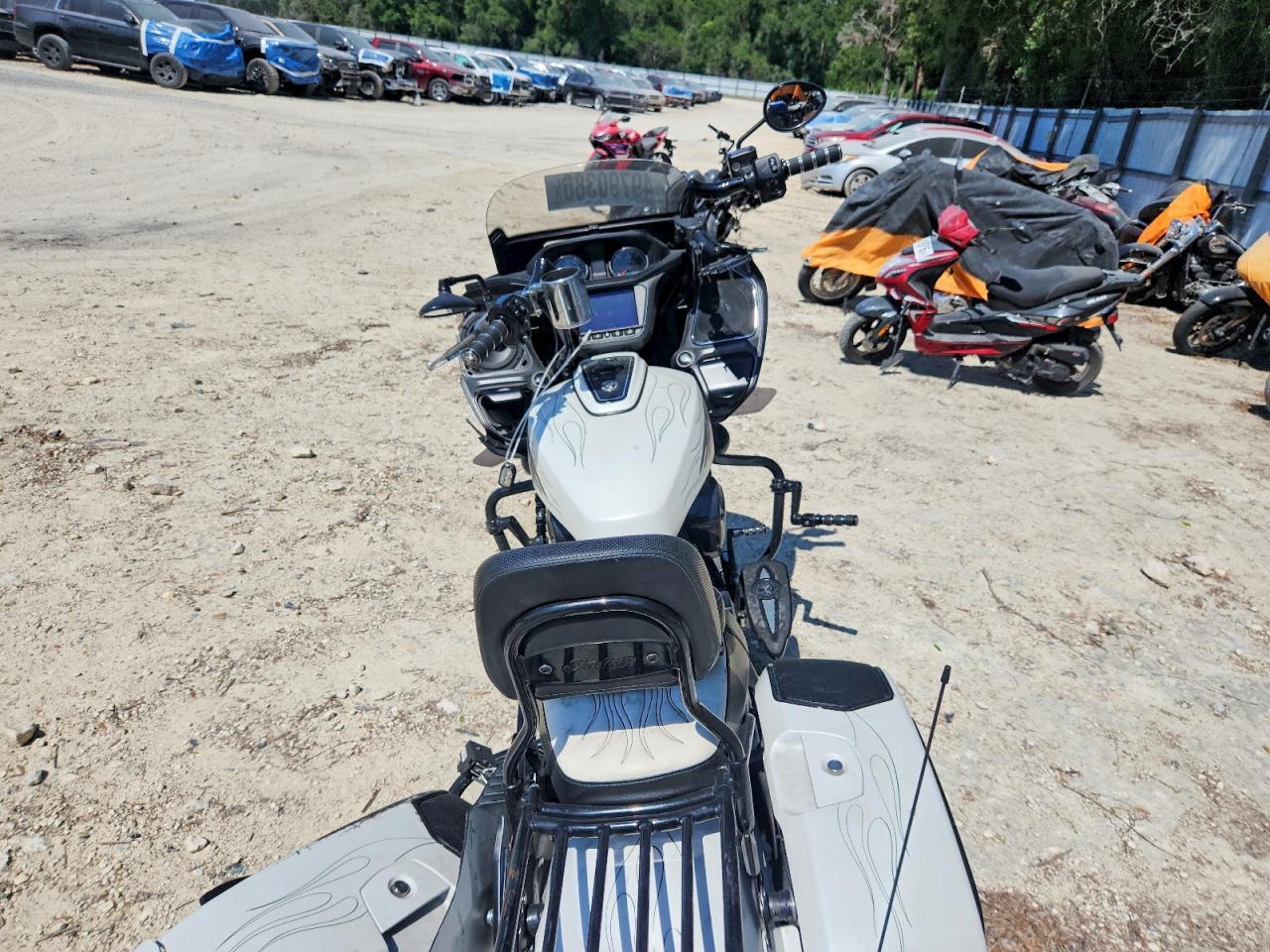 2020 Indian Motorcycle Co. Challenger Dark Horse