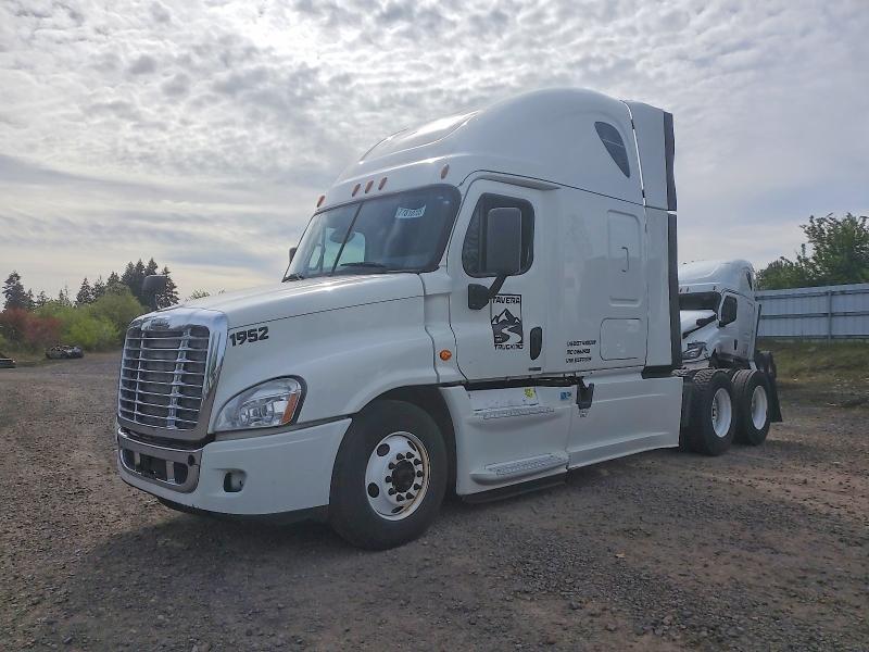 2014 Freigliner 2000 Freightliner Semi Truck