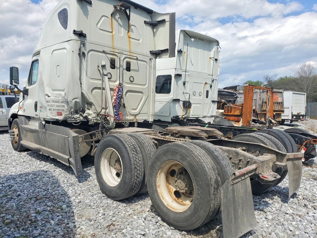 2016 Freightliner Cascadia 125 Semi Truck