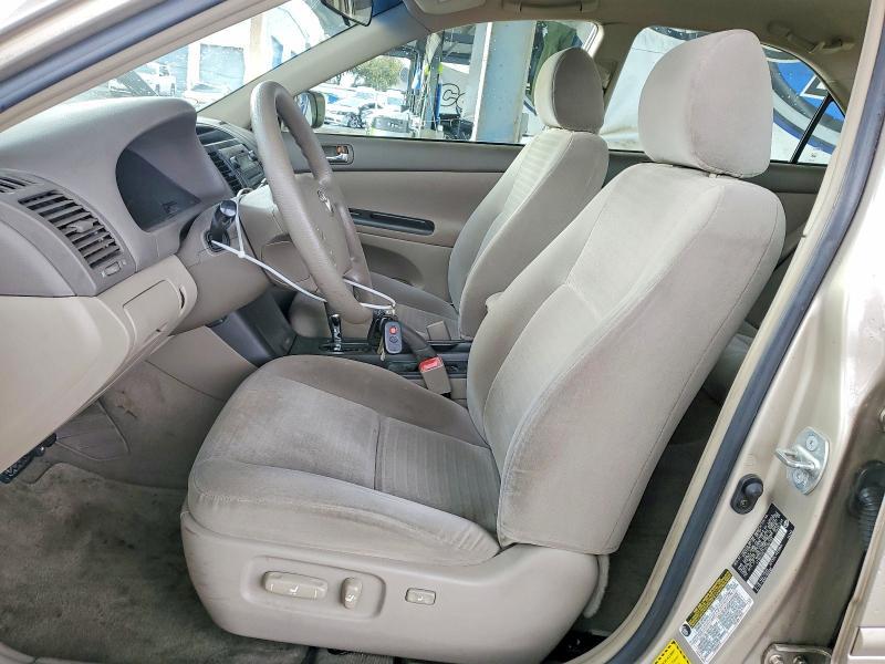 2005 Toyota Camry le