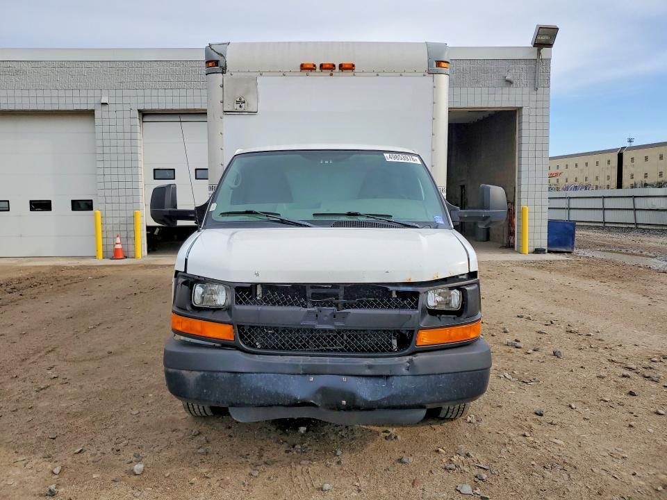 2013 Chevrolet Express box Truck