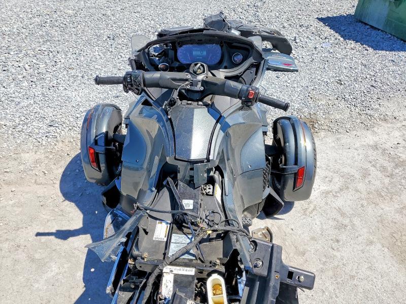 2017 Can-Am Spyder Roadster RT