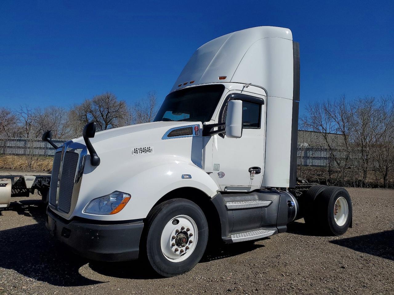 2016 Kenworth T680 Semi Truck