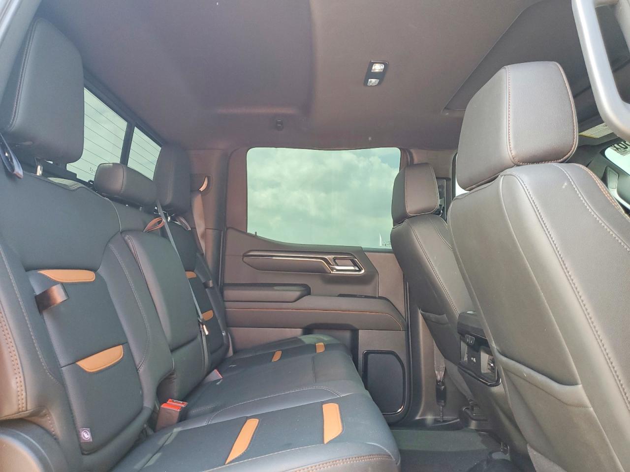 2024 GMC Sierra K1500 AT4