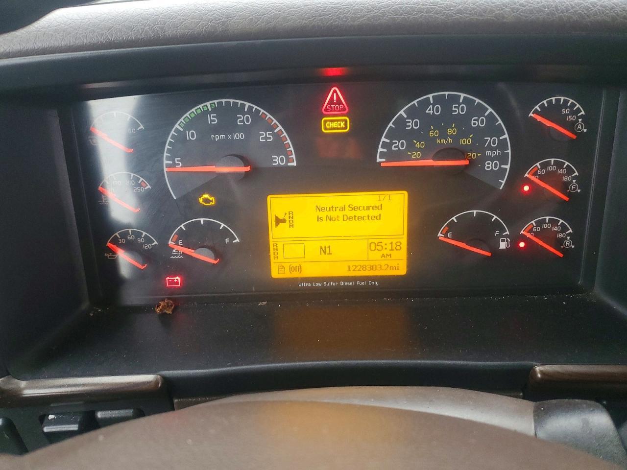 2014 Volvo VNL Semi Truck