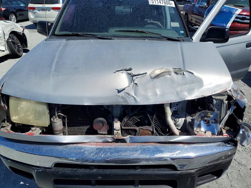 2000 Nissan Frontier XE