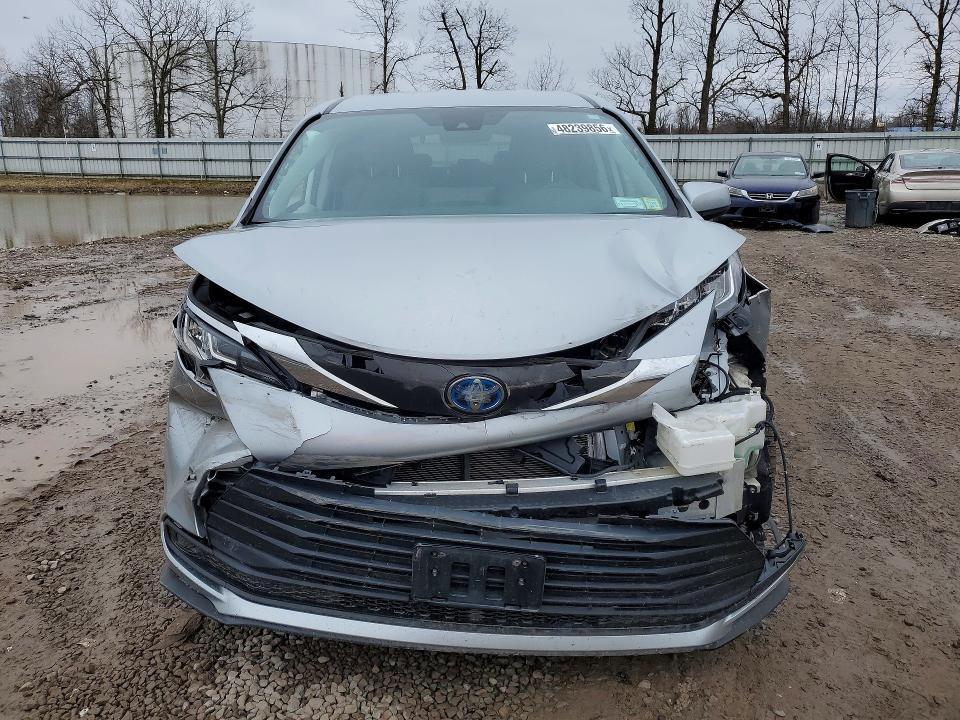 2021 Toyota Sienna le 8-passenger