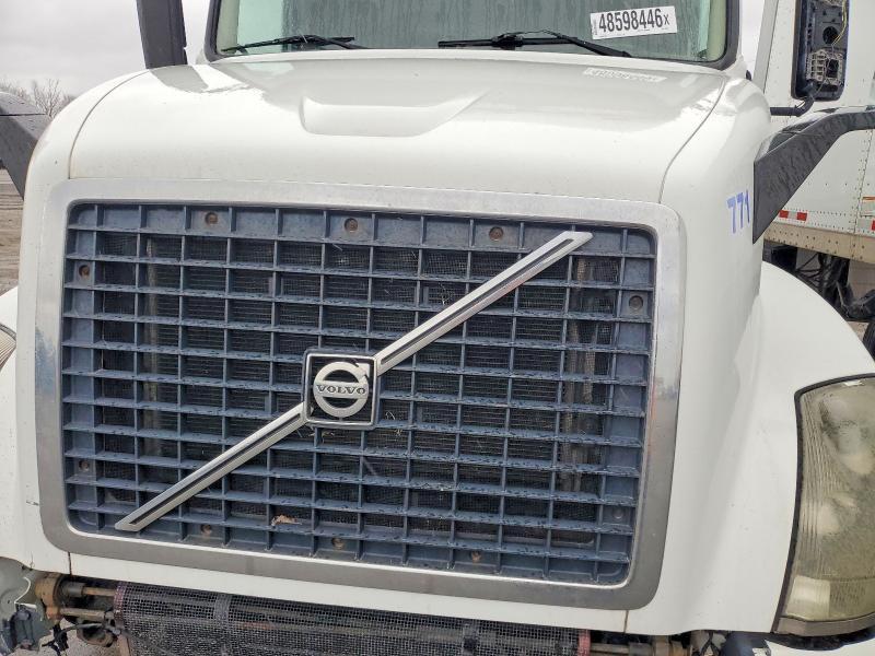 2014 Volv O VNL Semi Truck