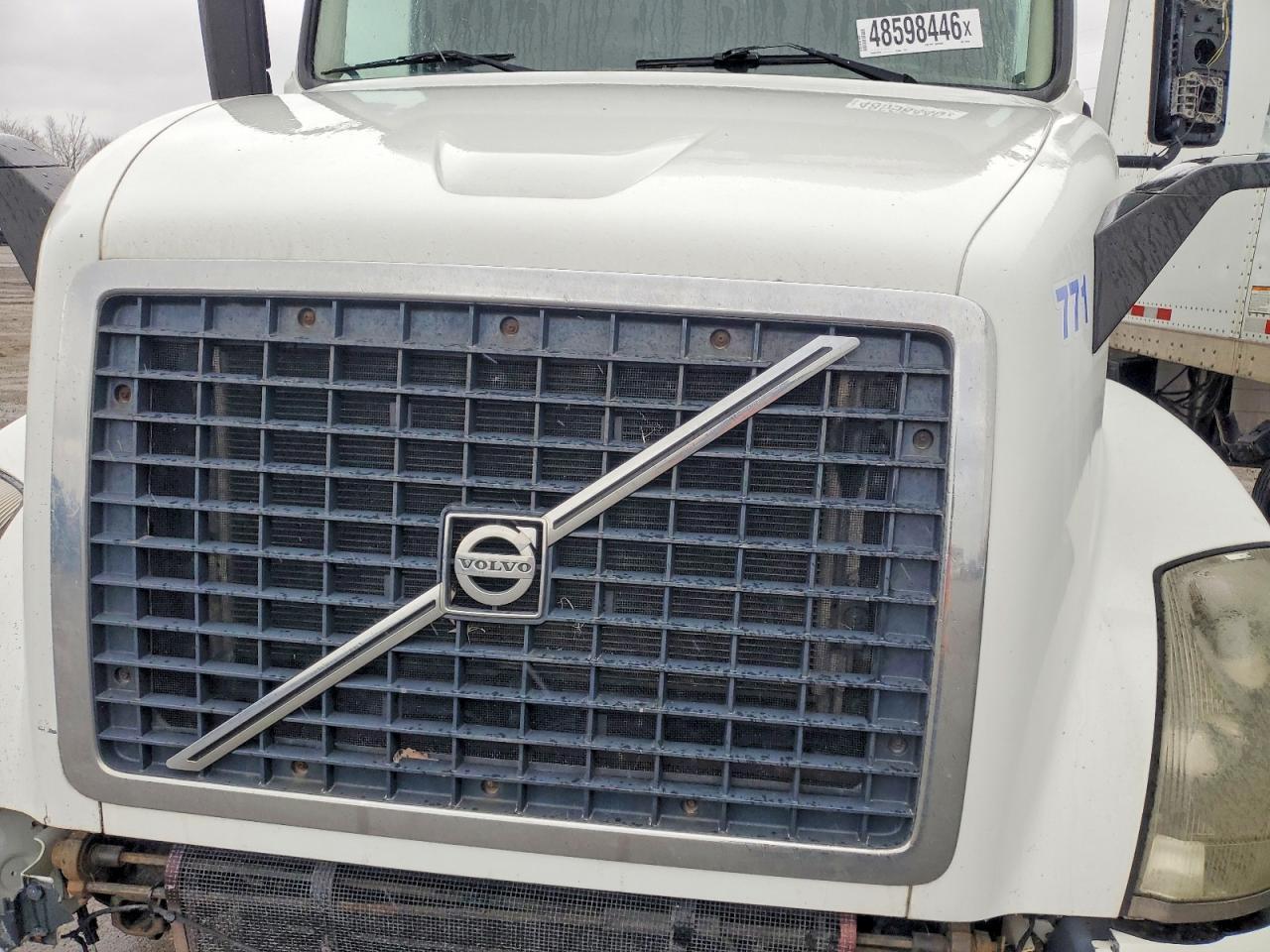 2014 Volv O VNL Semi Truck