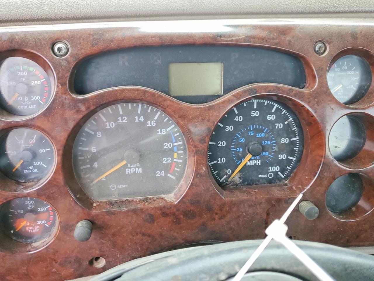2004 Mack CH613 Semi Truck