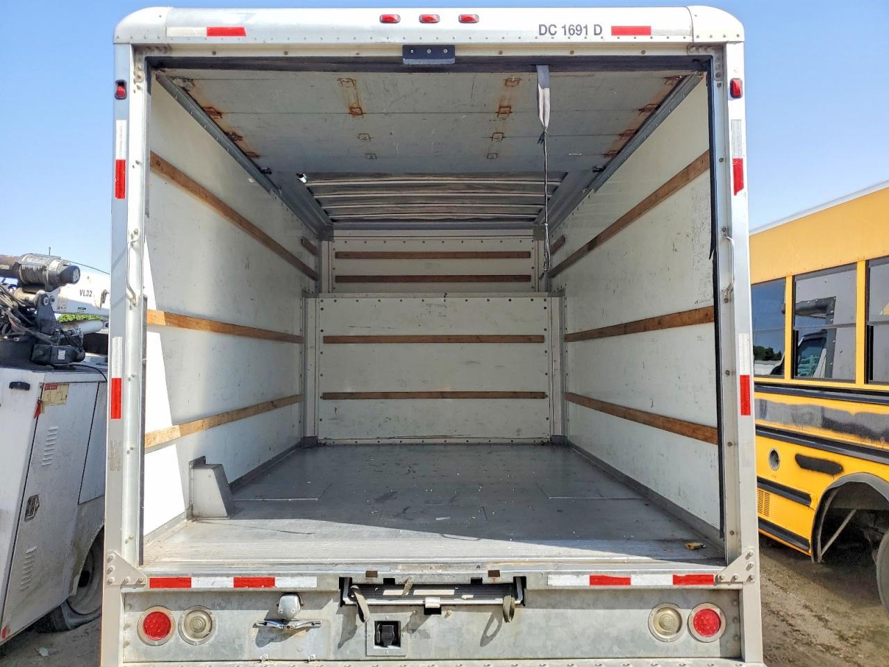 2009 Ford E450 BOX Truck