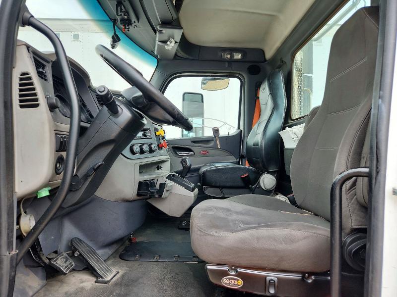 2017 Peterbilt 579 Semi Truck