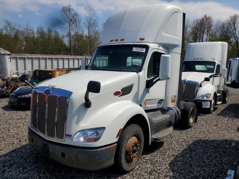 2016 Peterbilt Tractor 2016 Peterbilt 579 Semi Truck