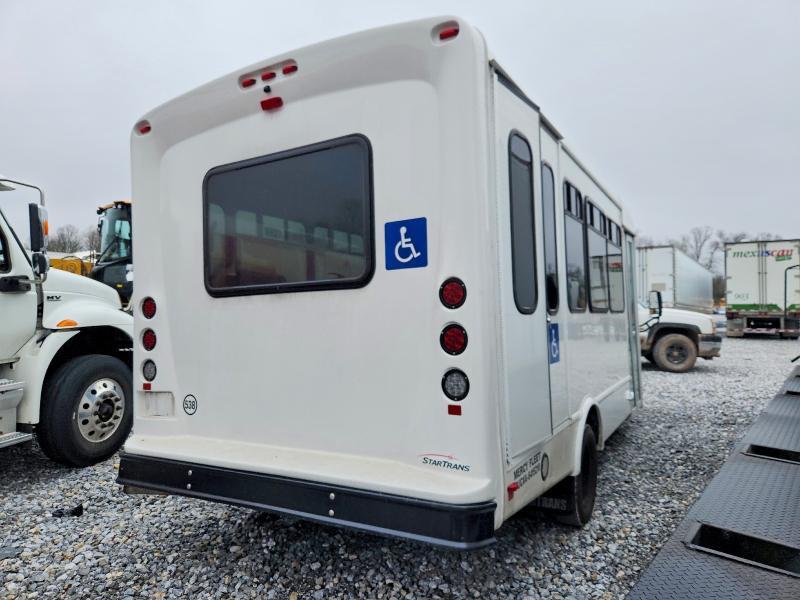 2022 Ford Econoline E450 Super Duty Cutaway Van