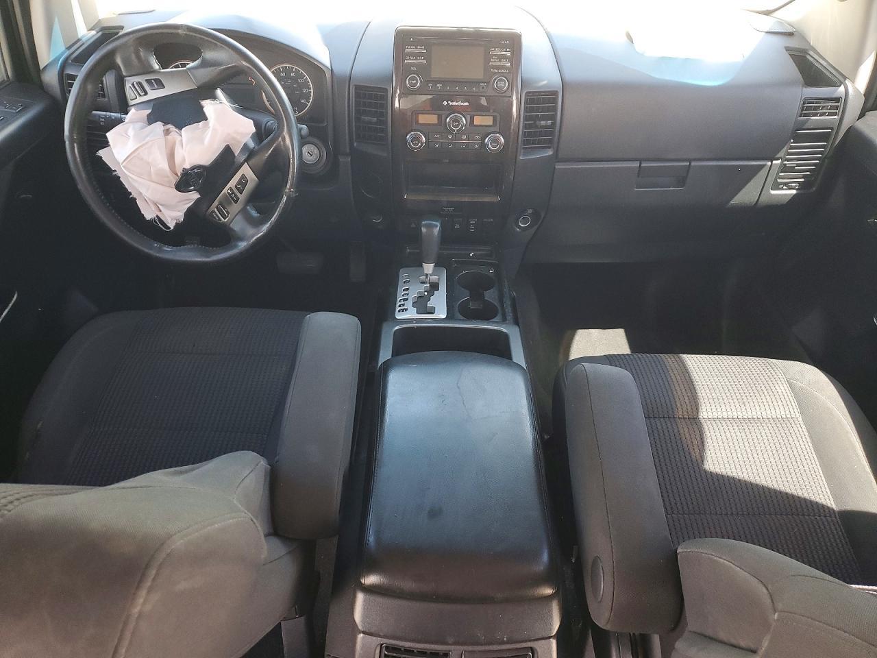 2013 Nissan Titan SV
