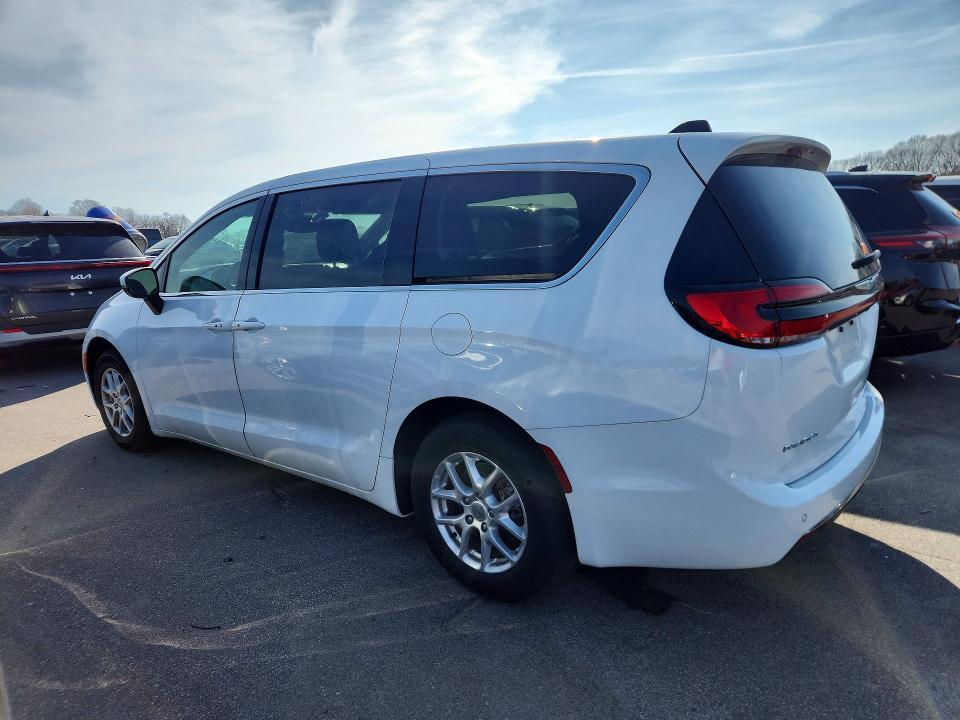 2023 Chrysler Pacifica Touring