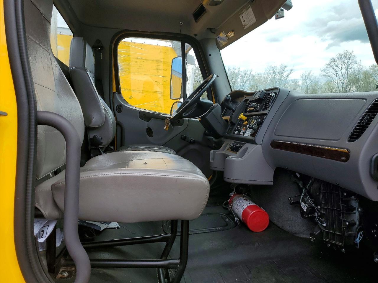 2022 Freigliner 2022 Freightliner Business Class M2 BOX Truck