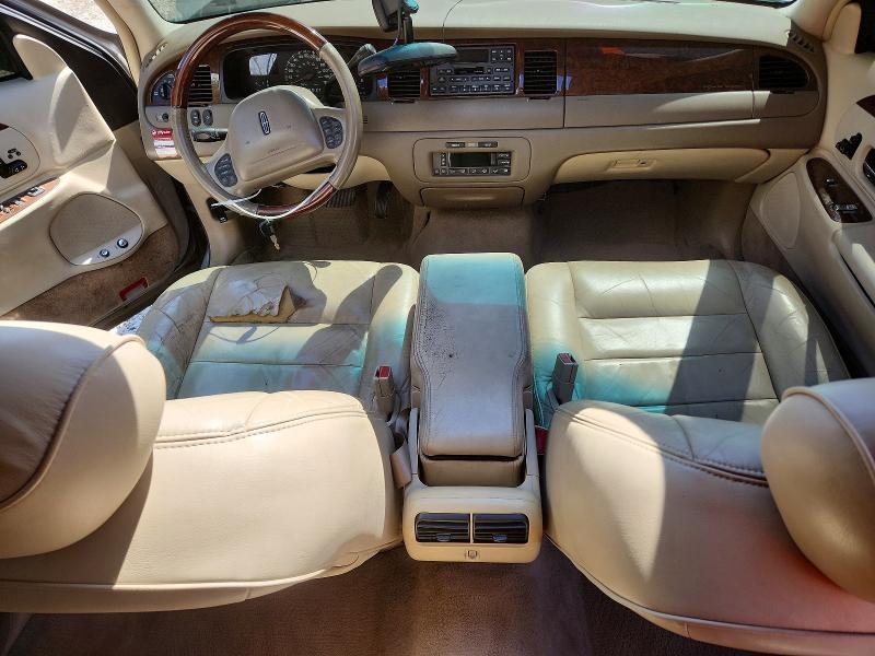 2001 Lincoln Town car Signature