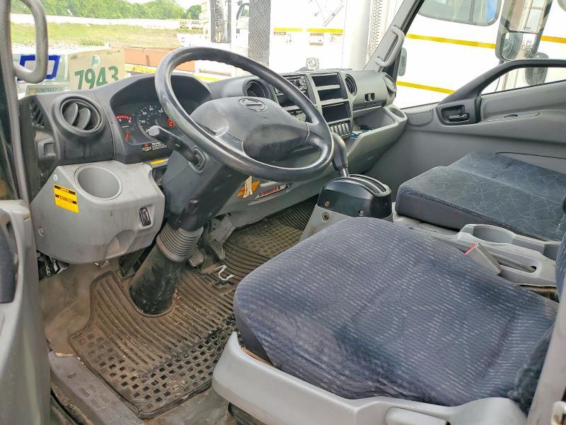 2018 Hino 195 BOX Truck