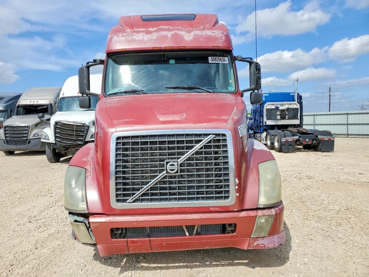 2004 Volv O VNL Semi Truck