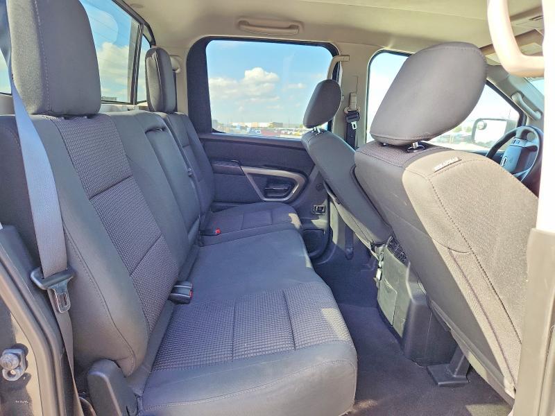 2015 Nissan Titan SV