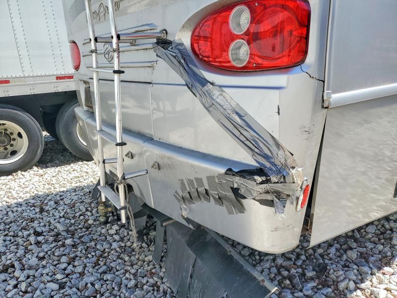 2005 Workhorse Custom Chassis Motorhome Chassis W22