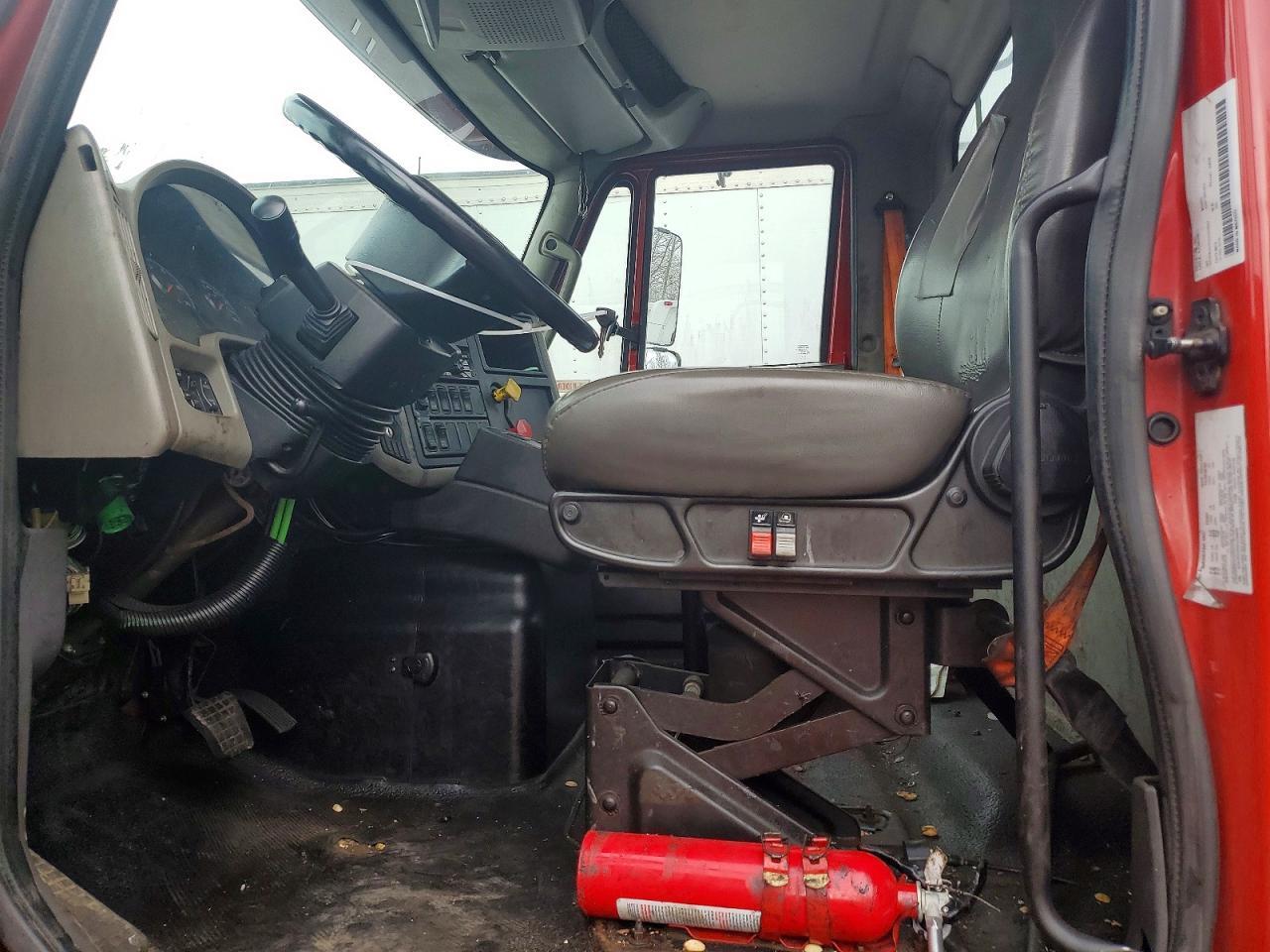 2017 International 8600 Semi Truck
