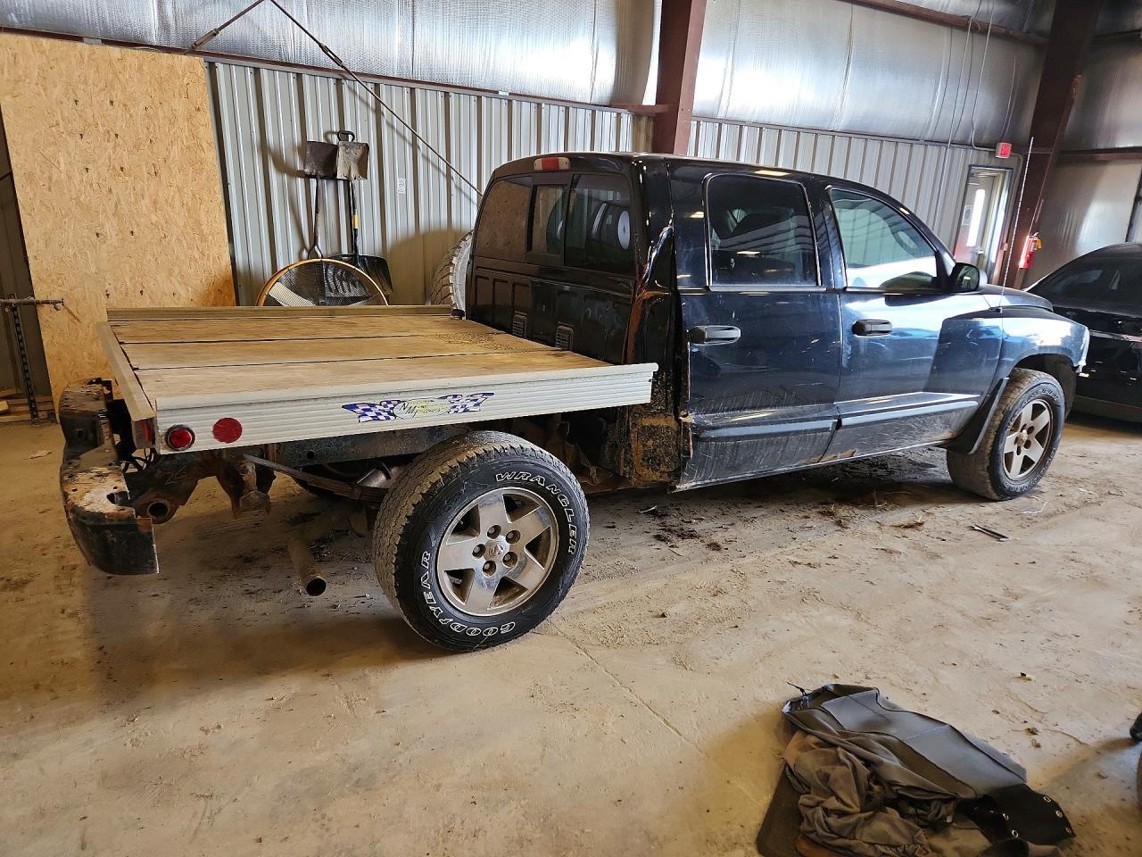 2005 Dodge Dakota SLT Flatbed Truck