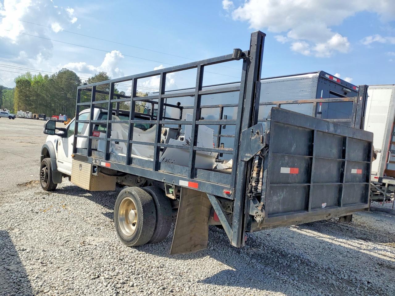 2017 Ford F550 Super Duty Flatbed Truck