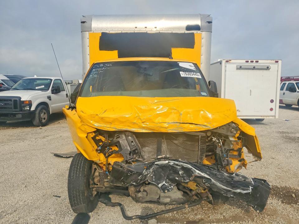 2022 GMC Savana box Truck