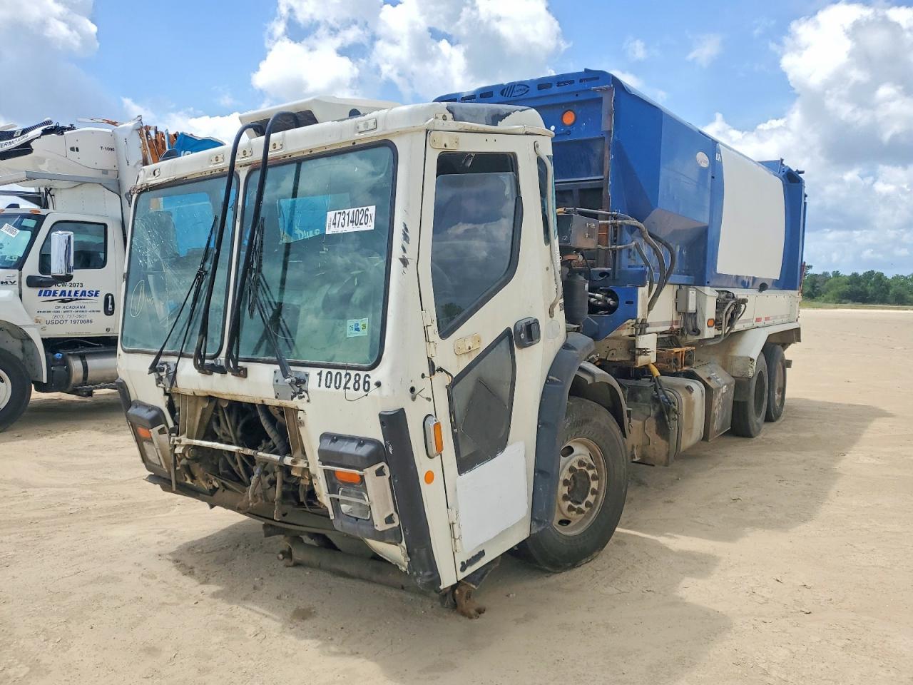 2018 Mack Refuse Truck