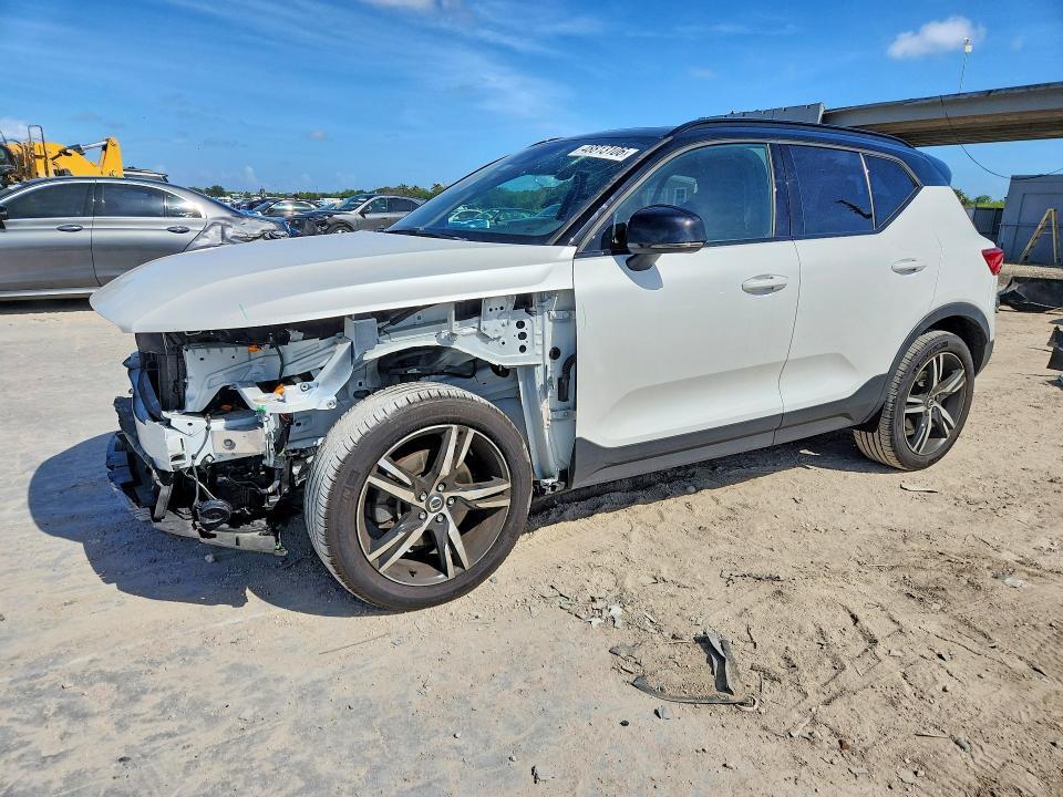 2021 Volvo Xc40 T4 R-design