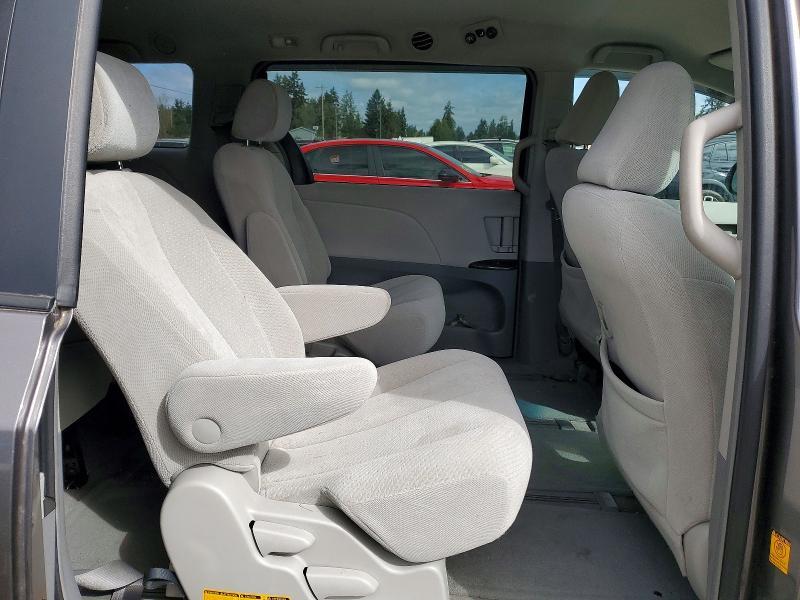 2011 Toyota Sienna Base 7-passenger
