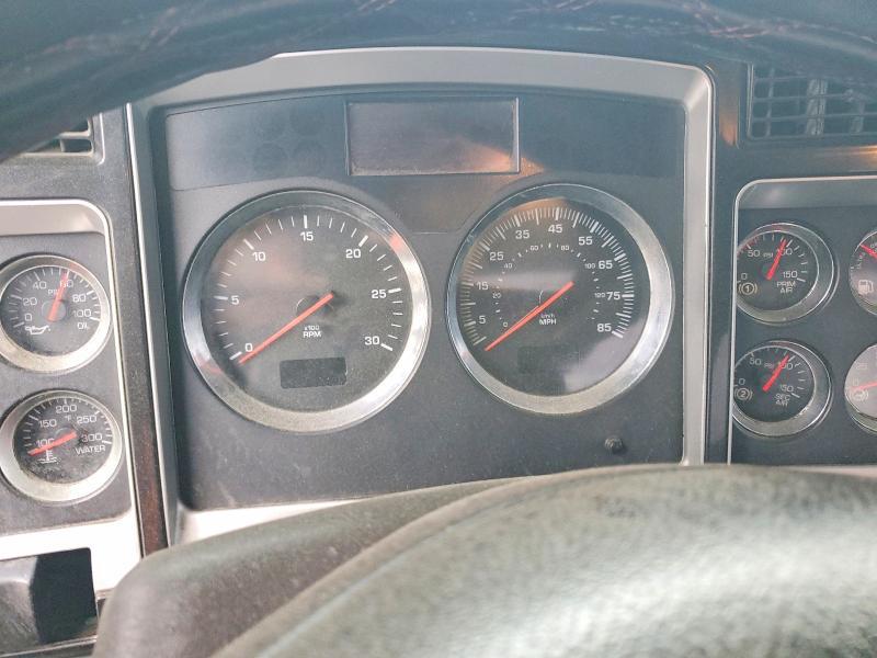 2009 Kenworth T880 Semi Truck