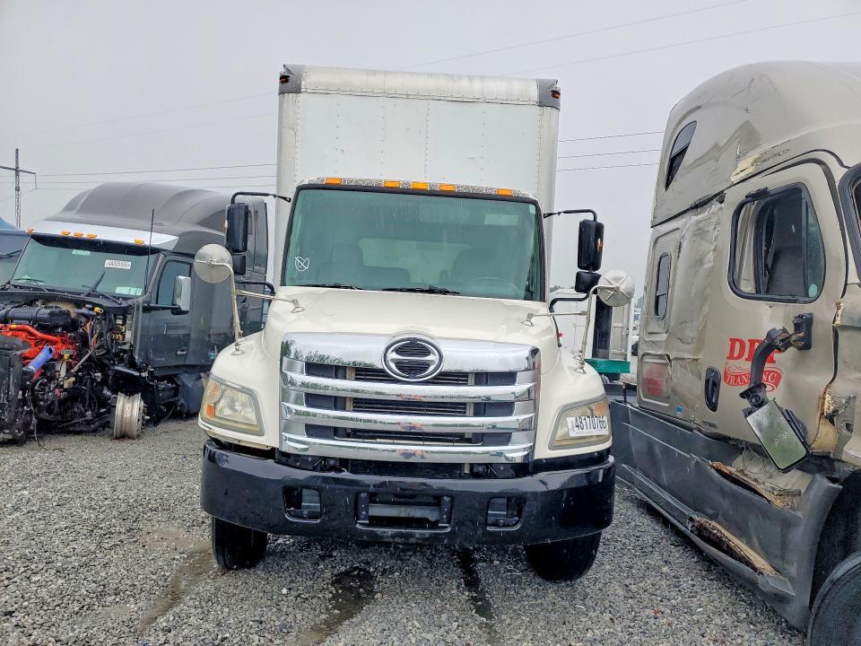 2013 Hino 258/268 BOX Truck