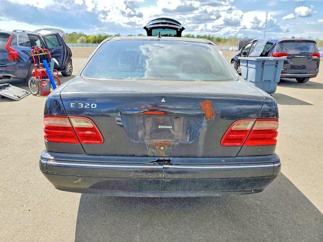 2001 Mercedes-Benz E 320