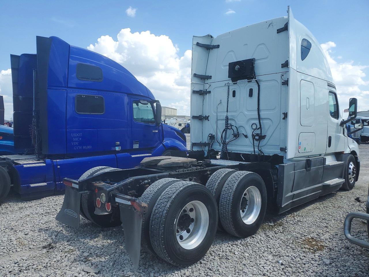 2019 Freigliner Cascadia 126